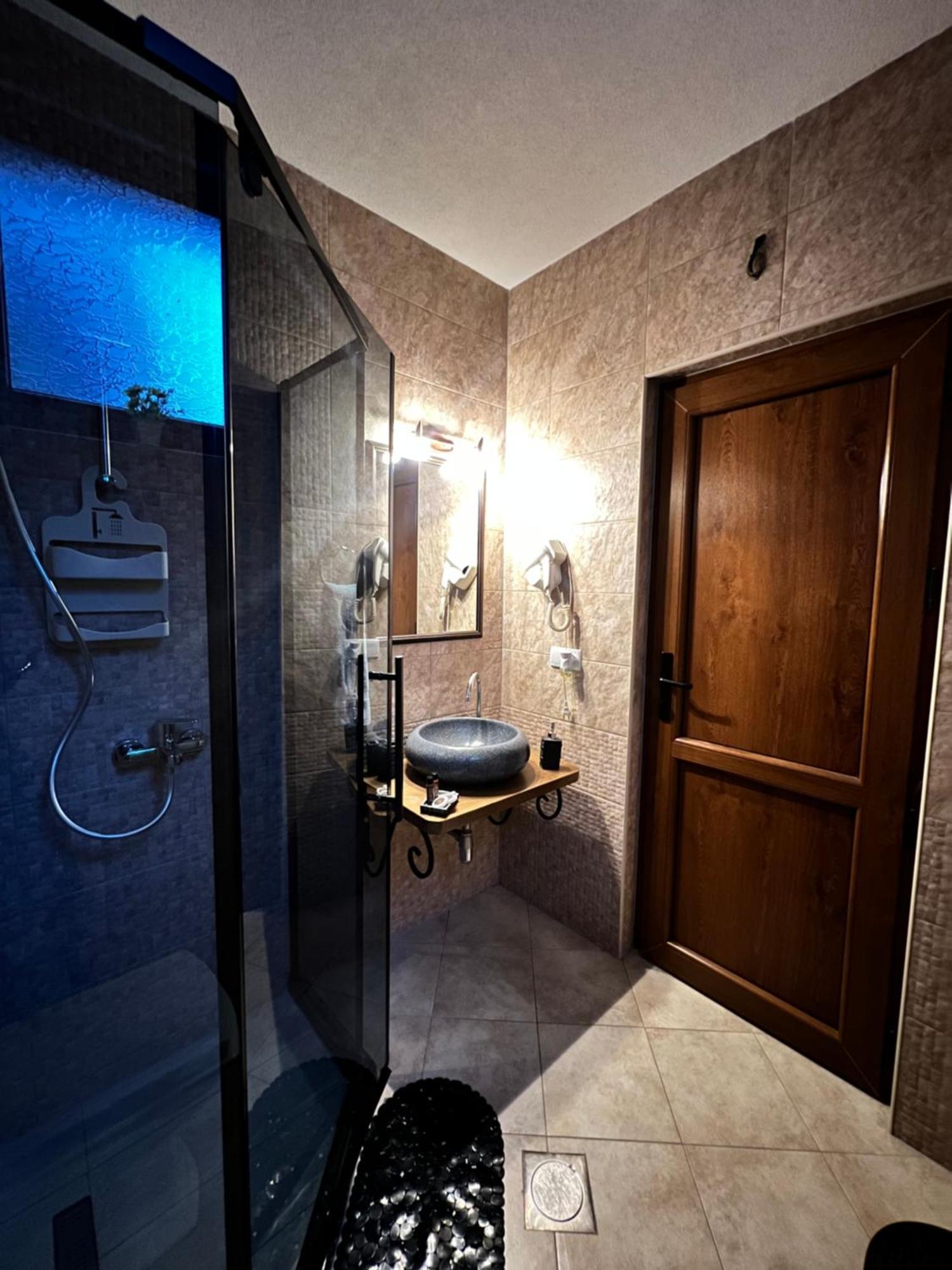 Hotel Fjorr Призрен Экстерьер фото